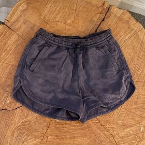 Lululemon athletica • tencel varsity short